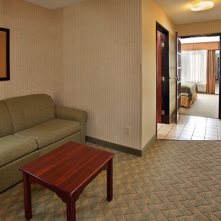 Spark By Hilton Lansing Kültér fotó
