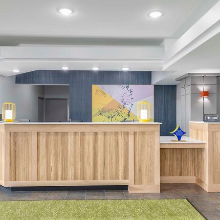 Spark By Hilton Lansing Kültér fotó