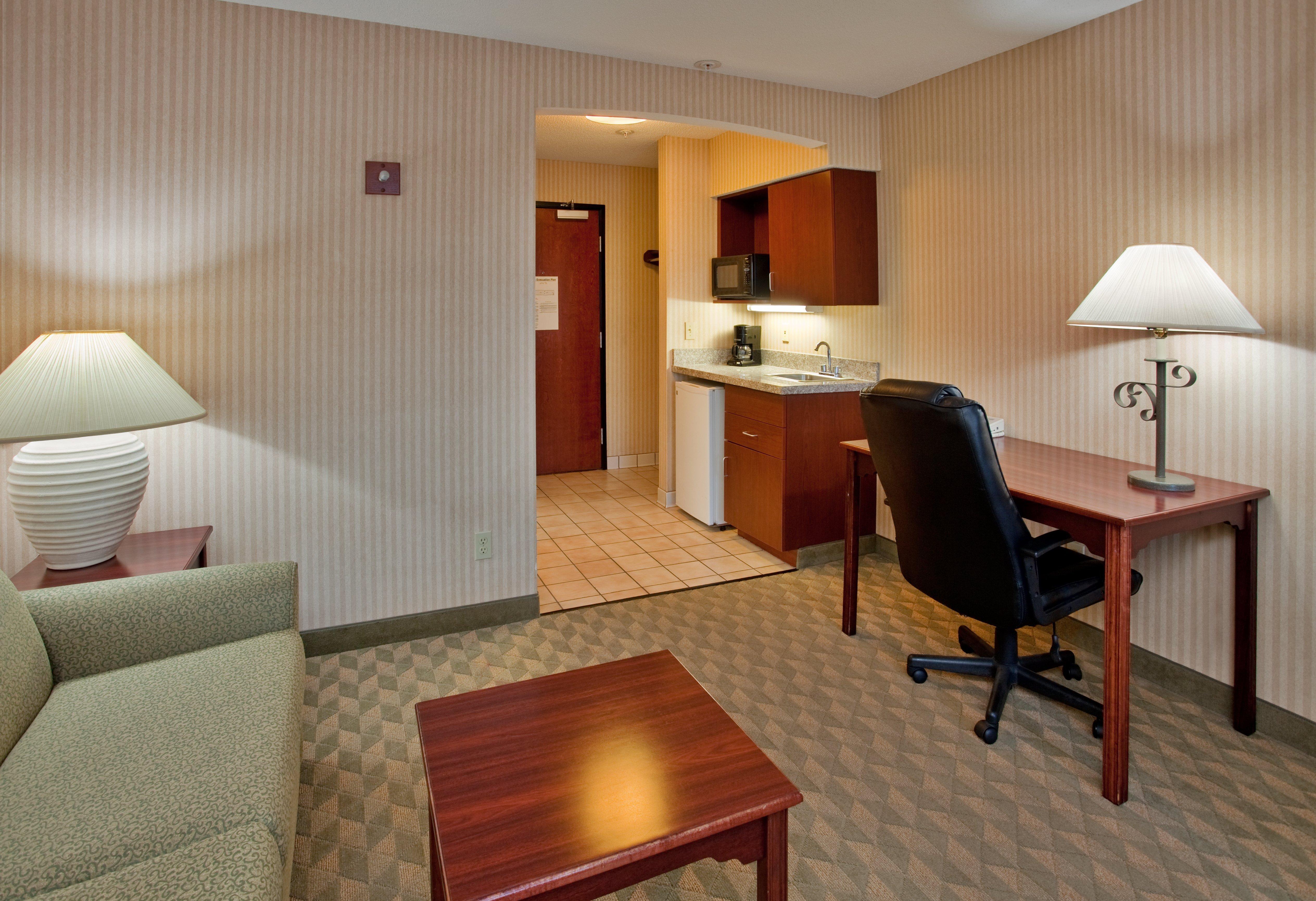 Spark By Hilton Lansing Kültér fotó