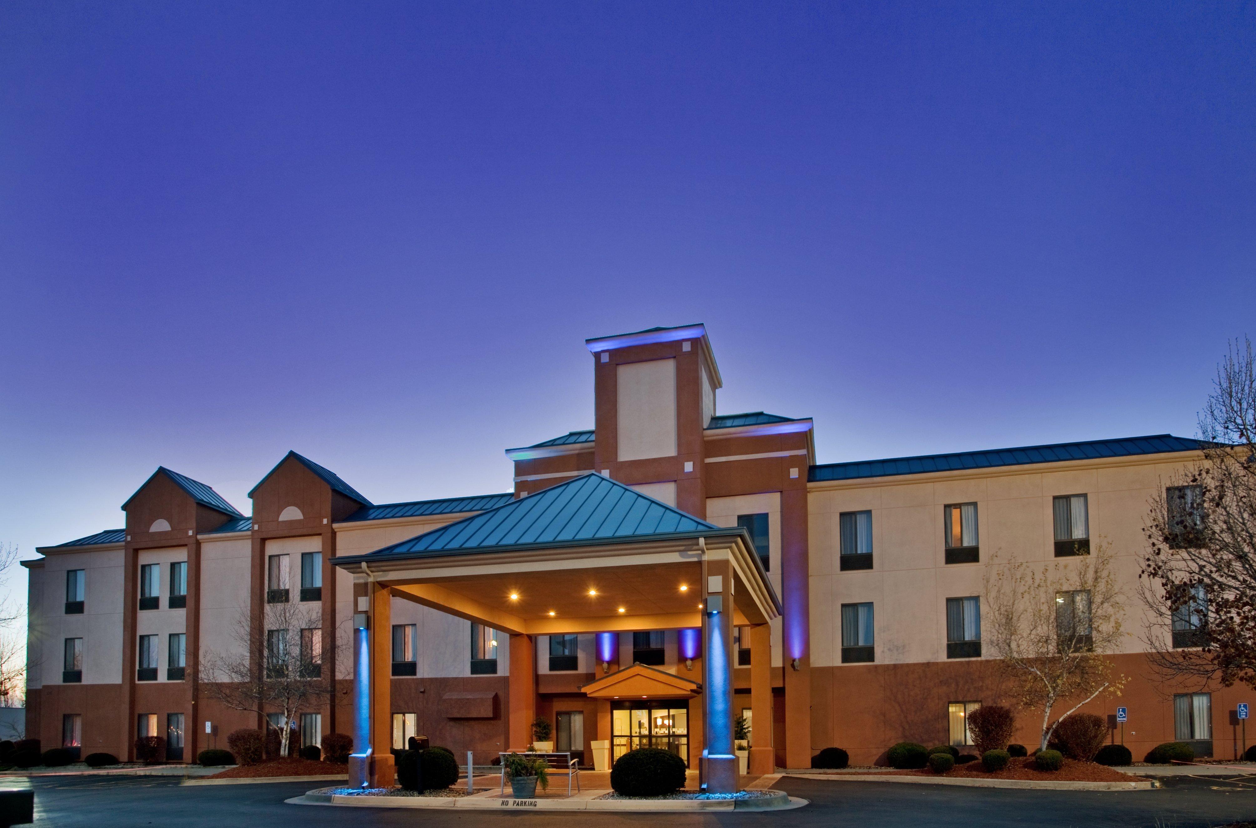 Spark By Hilton Lansing Kültér fotó
