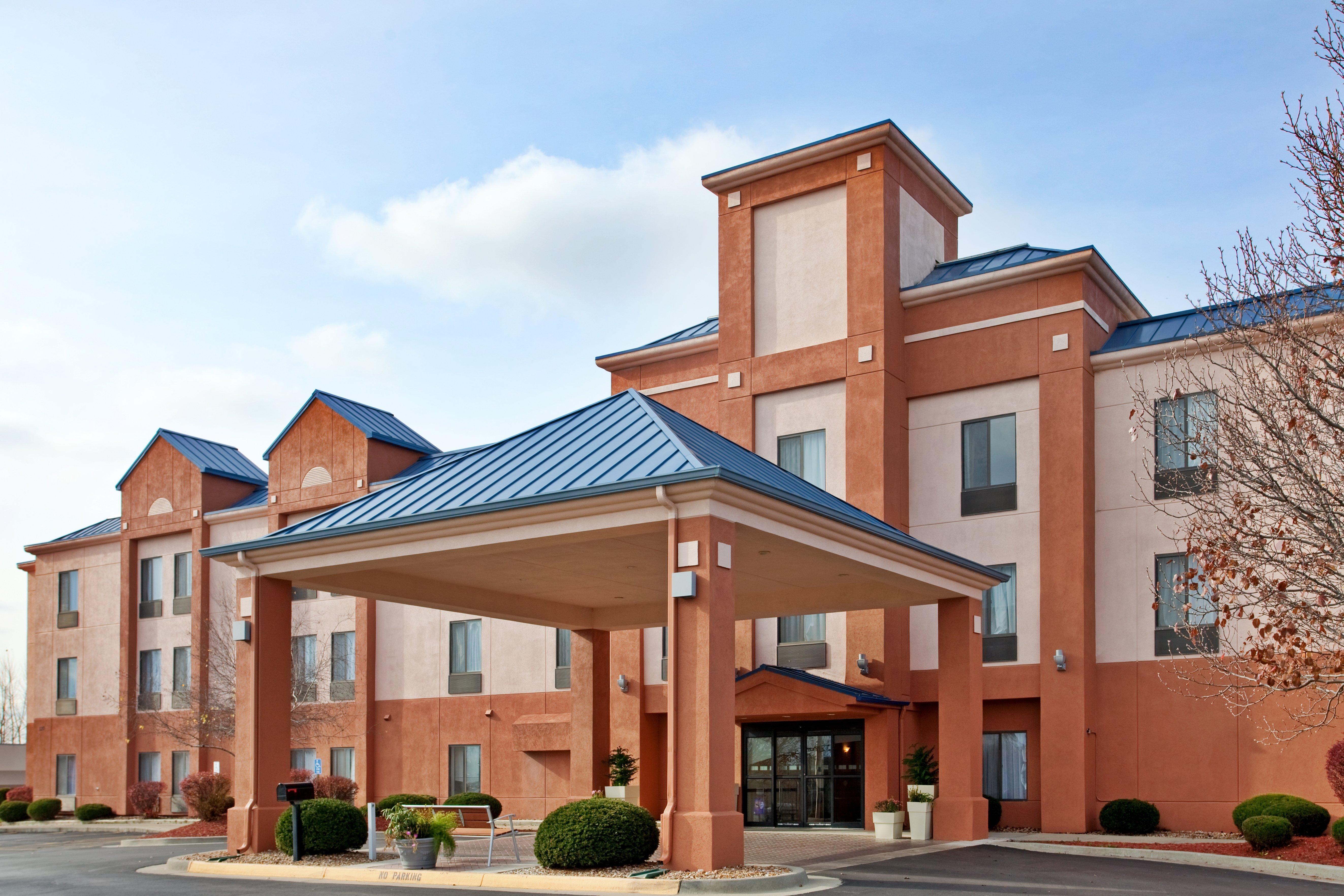 Spark By Hilton Lansing Kültér fotó