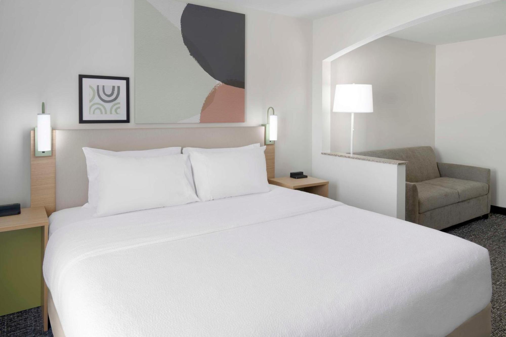 Spark By Hilton Lansing Kültér fotó