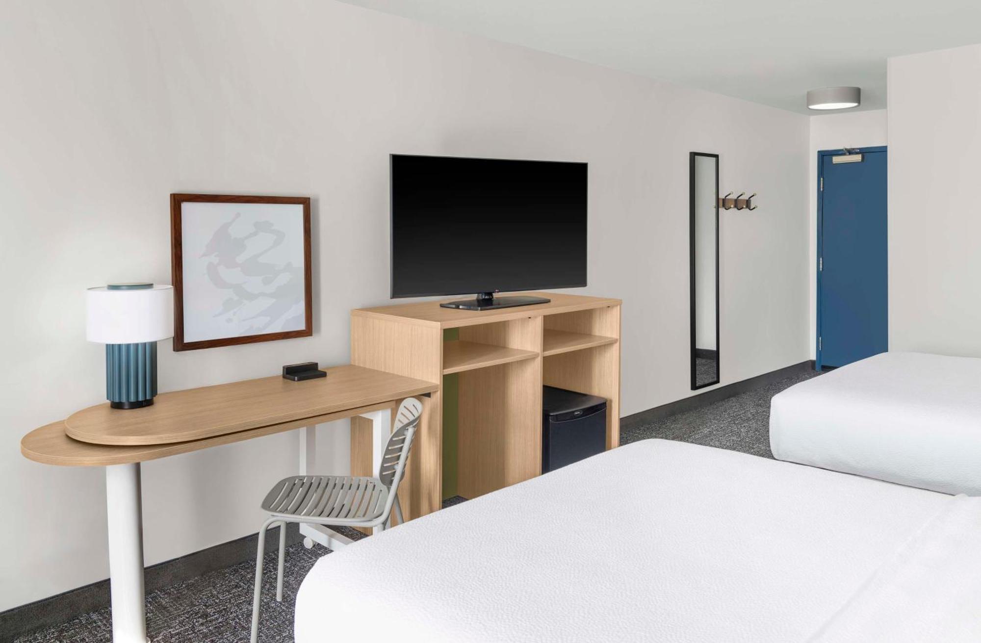 Spark By Hilton Lansing Kültér fotó