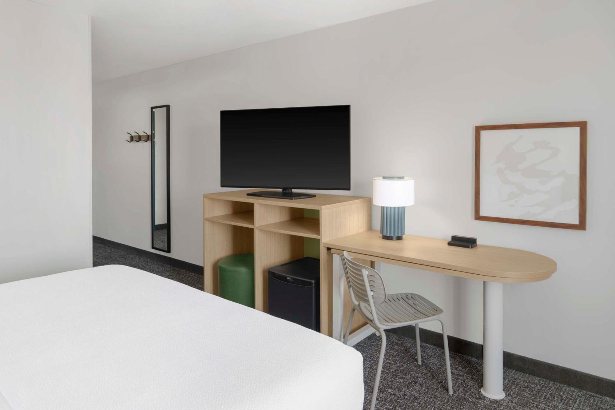Spark By Hilton Lansing Kültér fotó
