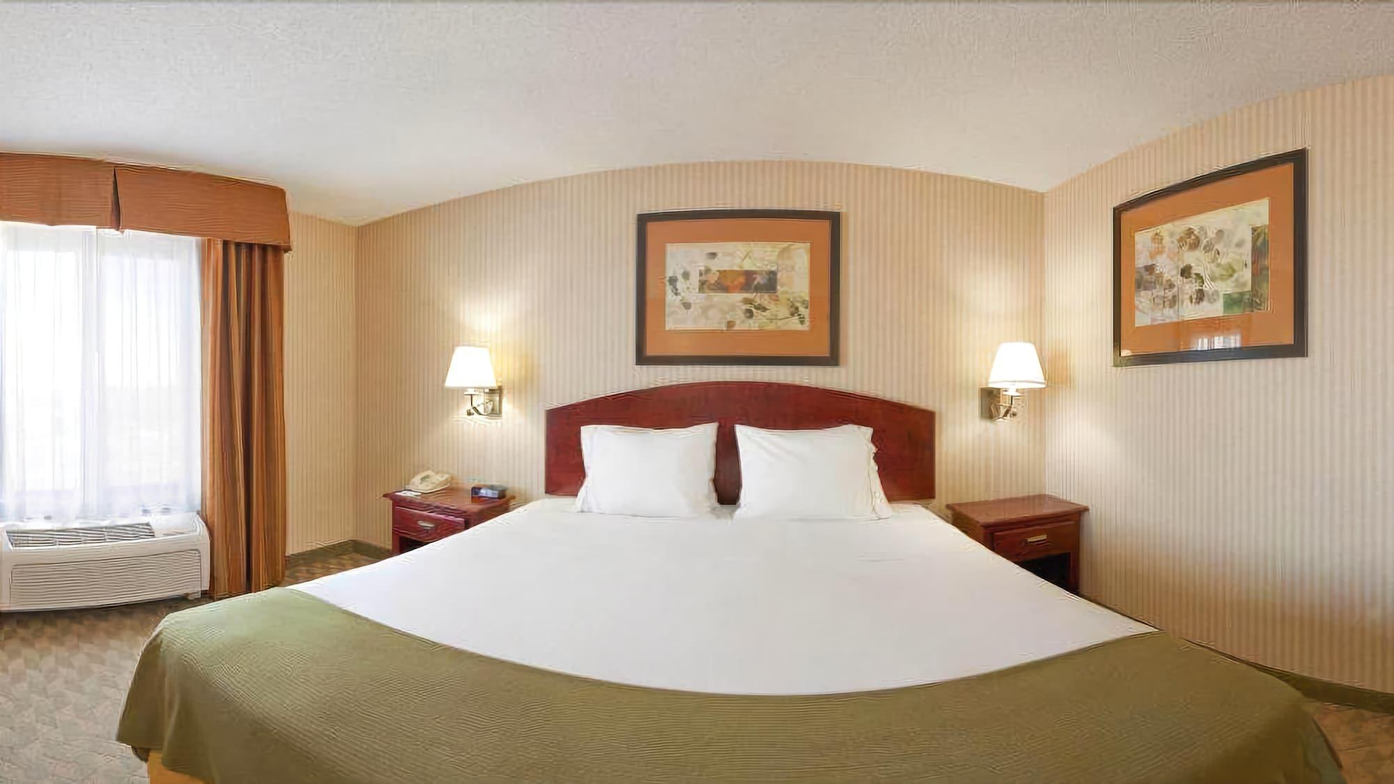 Spark By Hilton Lansing Kültér fotó